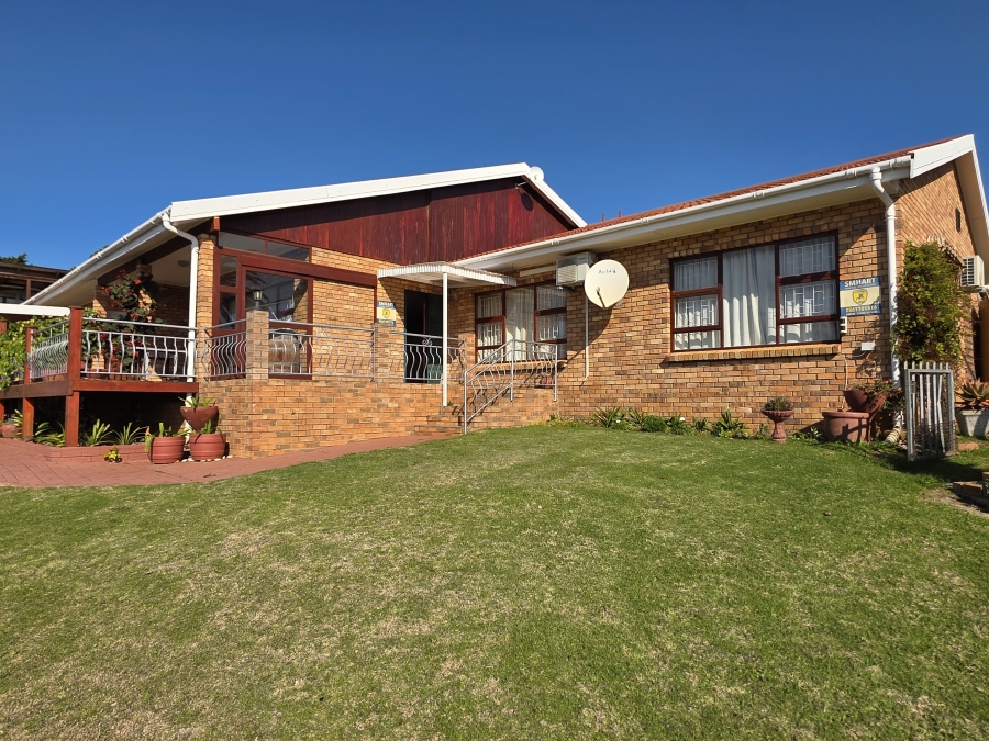4 Bedroom Property for Sale in Wavecrest Eastern Cape